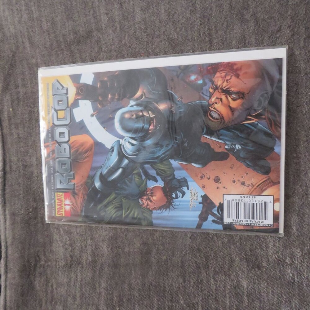 2010 VINTAGE DYNAMITE ENT. ROBOCOP COMIC BOOK